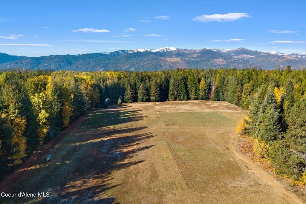 Photo of 55 Trotter Ln, Sandpoint, ID 83864 (MLS # 25-10482)