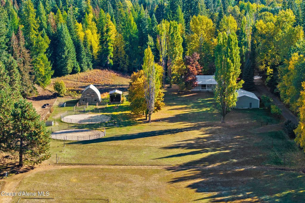 Photo of 55 Trotter Ln, Sandpoint, ID 83864 (MLS # 25-10482)