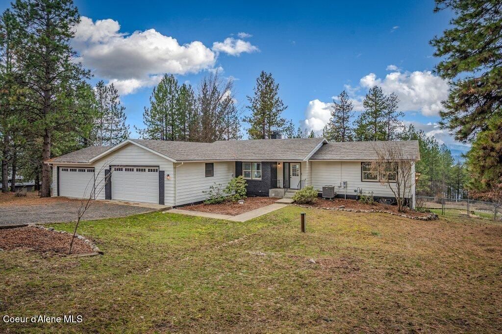 Photo of 6051 Kingswood Ln, Coeur dAlene, ID 83814 (MLS # 26-2029)
