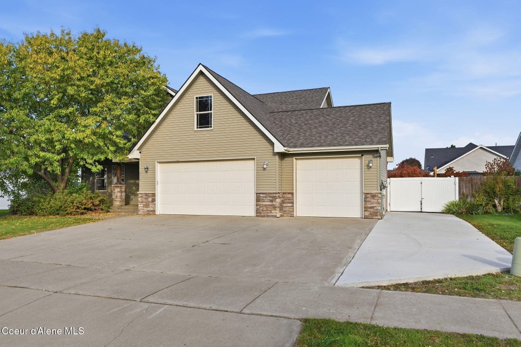Photo of 2729 Porthill CT, Hayden, ID 83835 (MLS # 26-10253)