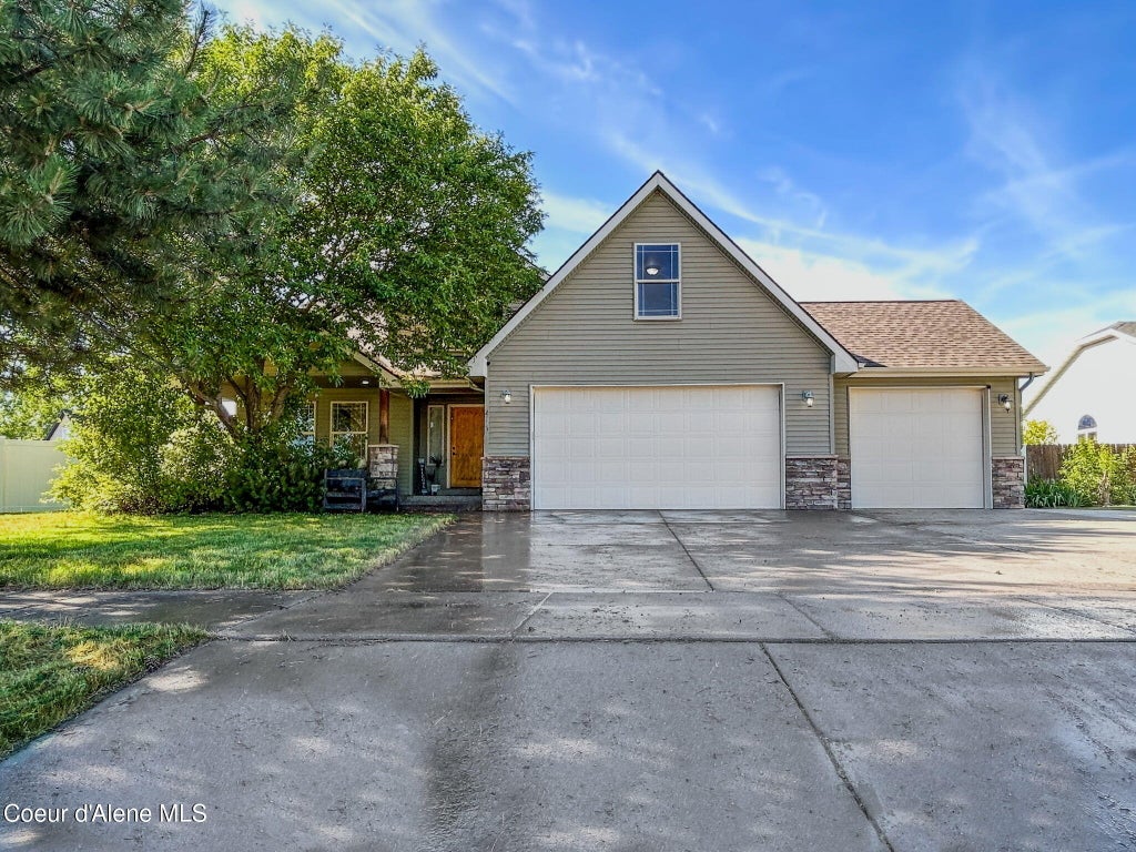Photo of 2729 Porthill CT, Hayden, ID 83835 (MLS # 26-10253)