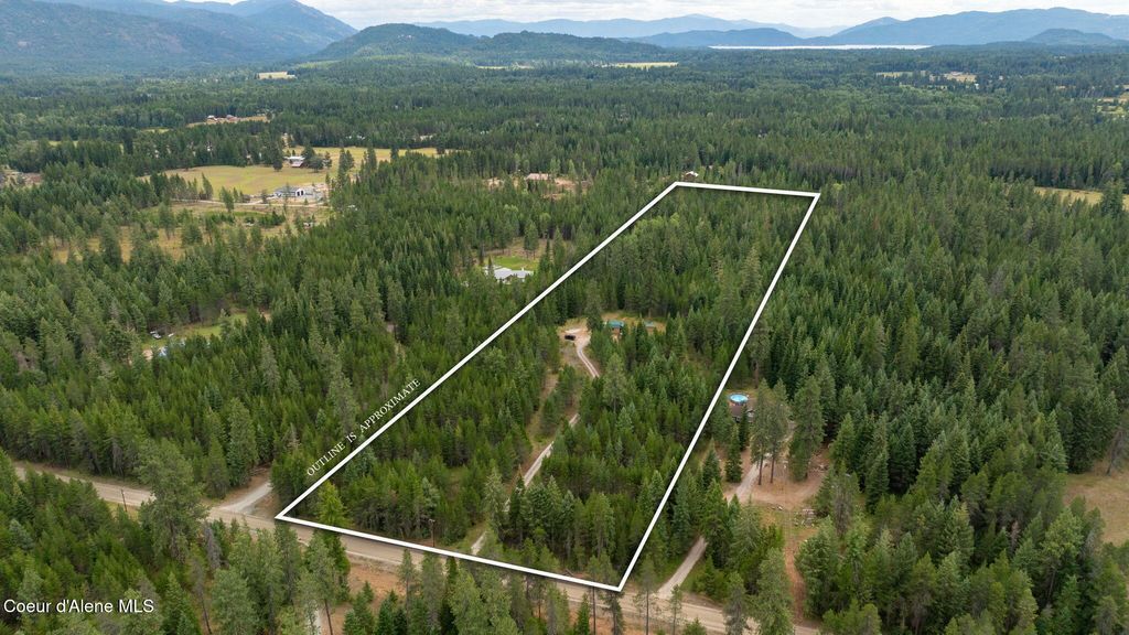 Photo of 404 Hopkins Rd, Sandpoint, ID 83864 (MLS # 25-10276)