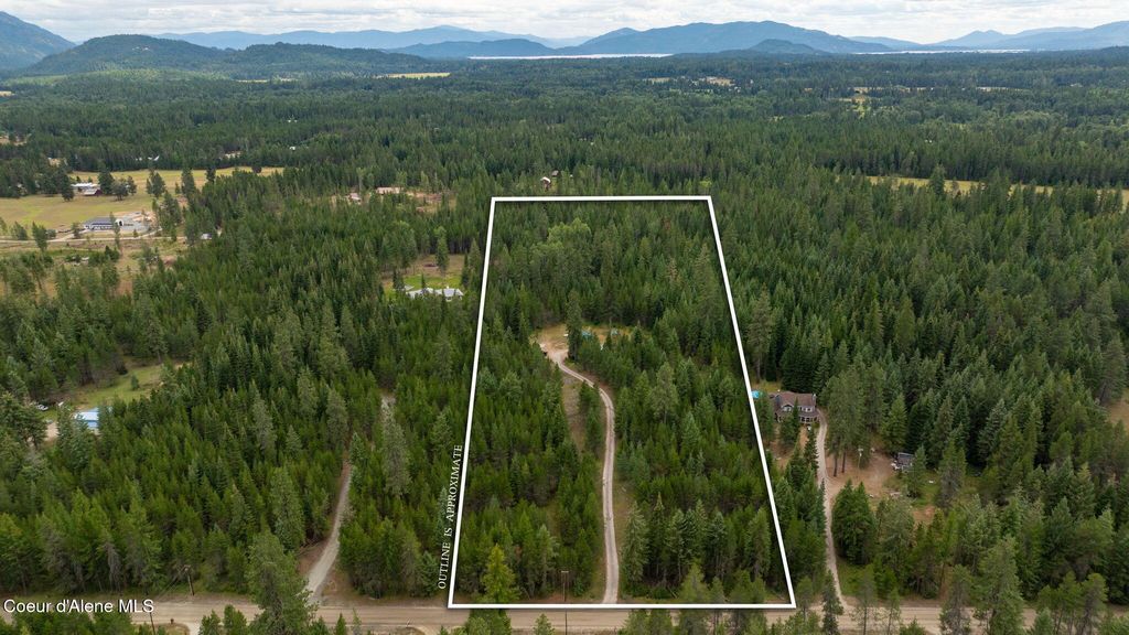Photo of 404 Hopkins Rd, Sandpoint, ID 83864 (MLS # 25-10276)