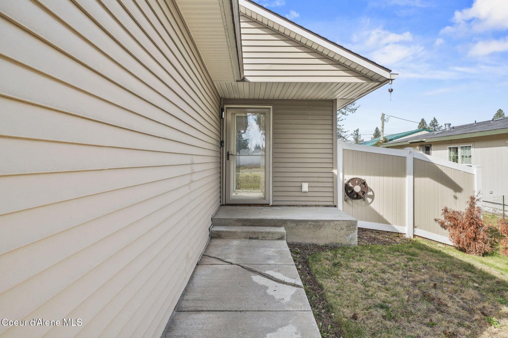 Photo of 32425 8th Ave, Spirit Lake, ID 83869 (MLS # 26-9745)