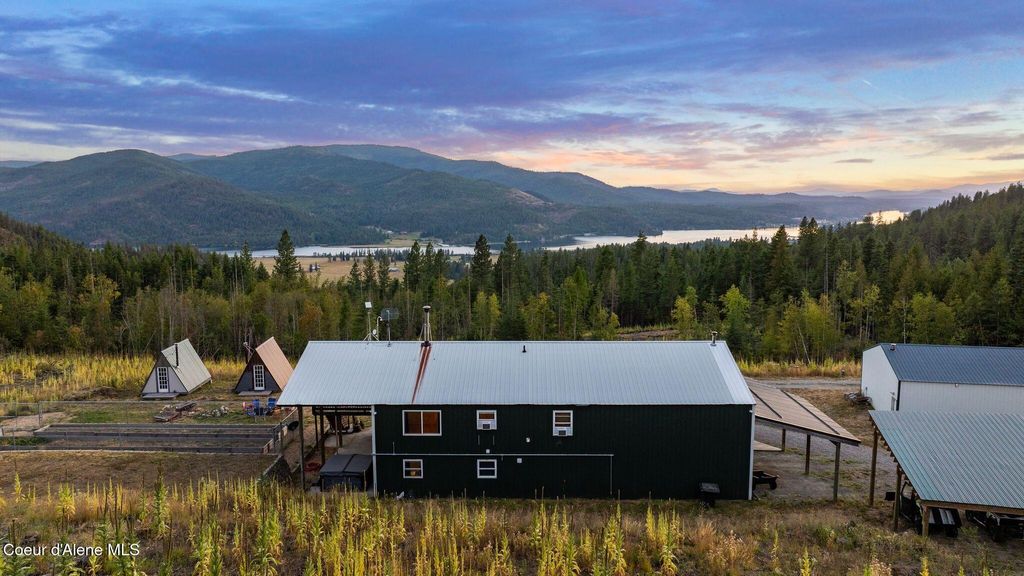 Photo of 124 Acorn Way Way, Priest River, ID 83856 (MLS # 26-1741)