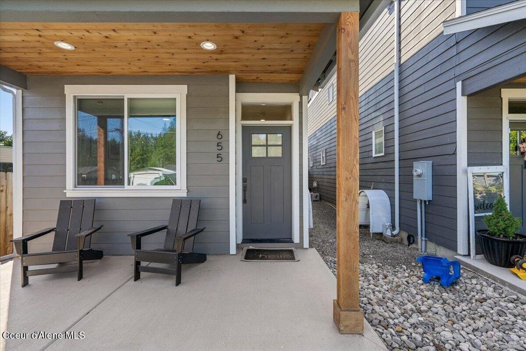 Photo of 655 Oak Ave, Ponderay, ID 83852 (MLS # 25-10547)