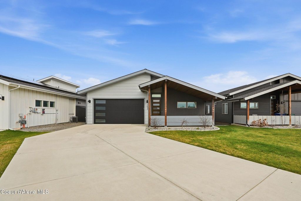 Photo of 1452 Moselle Dr, Dalton Gardens, ID 83815 (MLS # 26-2649)