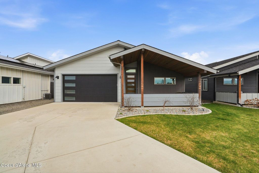 Photo of 1452 Moselle Dr, Dalton Gardens, ID 83815 (MLS # 26-2649)