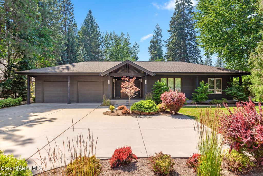 Photo of 9641 EASY St, Hayden Lake, ID 83835 (MLS # 25-116)