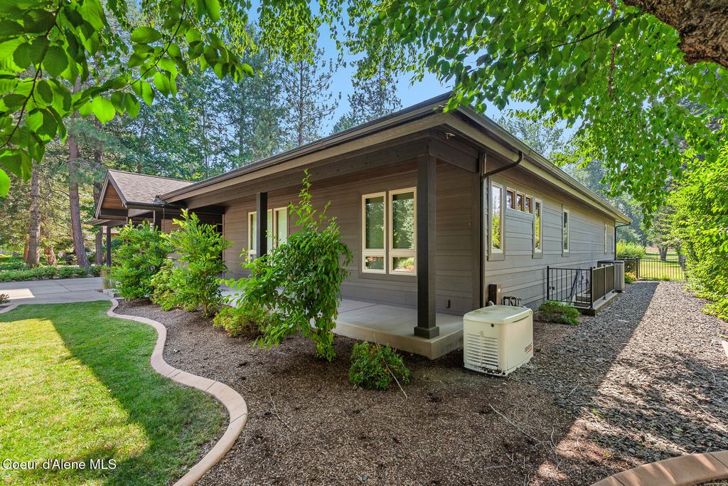 Photo of 9641 EASY St, Hayden Lake, ID 83835 (MLS # 25-116)