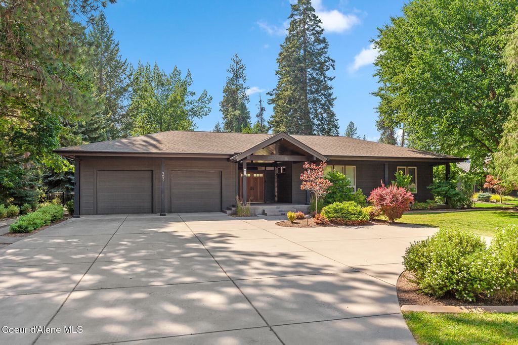 Photo of 9641 EASY St, Hayden Lake, ID 83835 (MLS # 25-116)