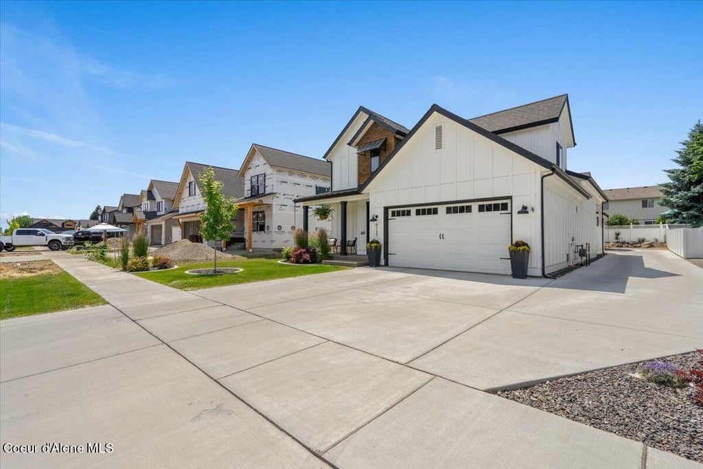Photo of 9137 Raintree Ln, Hayden, ID 83835 (MLS # 26-10518)