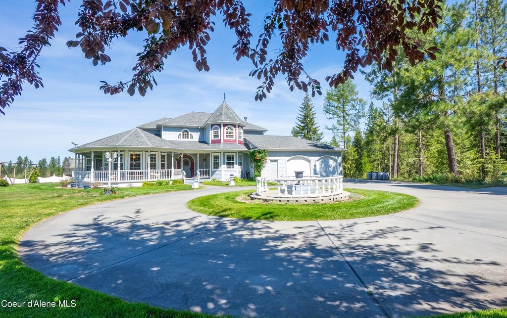 Photo of 222 Nighthawk Rd, Bonners Ferry, ID 83805 (MLS # 25-8895)