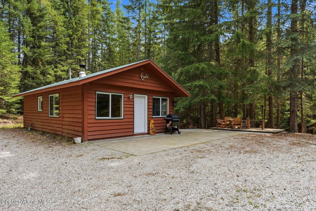 Photo of 354 Fall Creek Creek, Naples, ID 83847 (MLS # 26-4356)