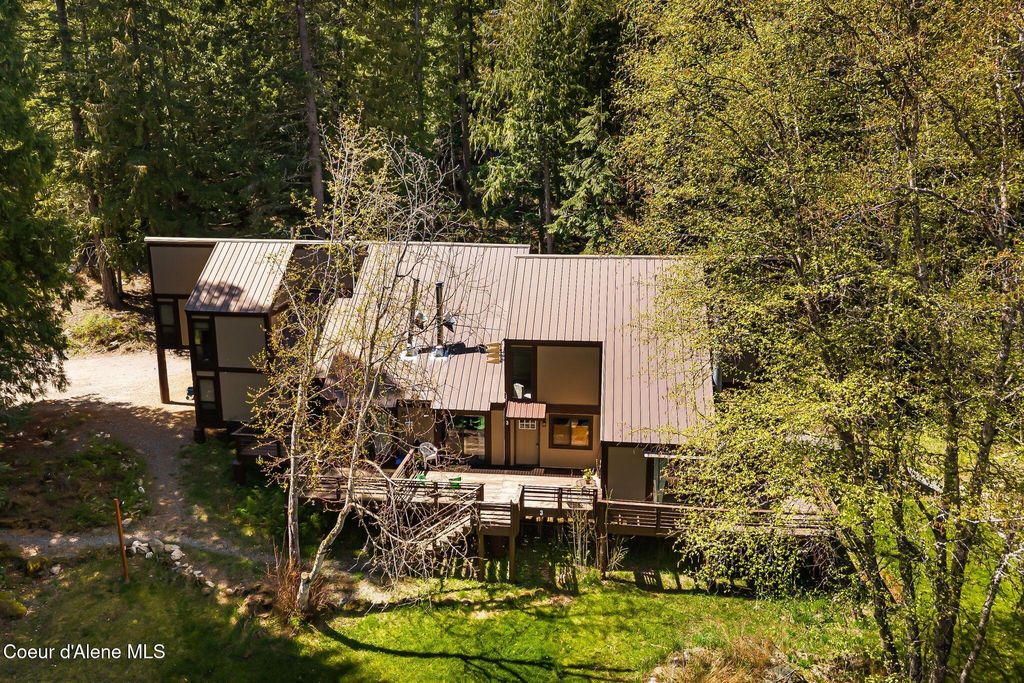 Photo of 140 Snowgoose Ln #UNIT 3, Sandpoint, ID 83864 (MLS # 26-4309)