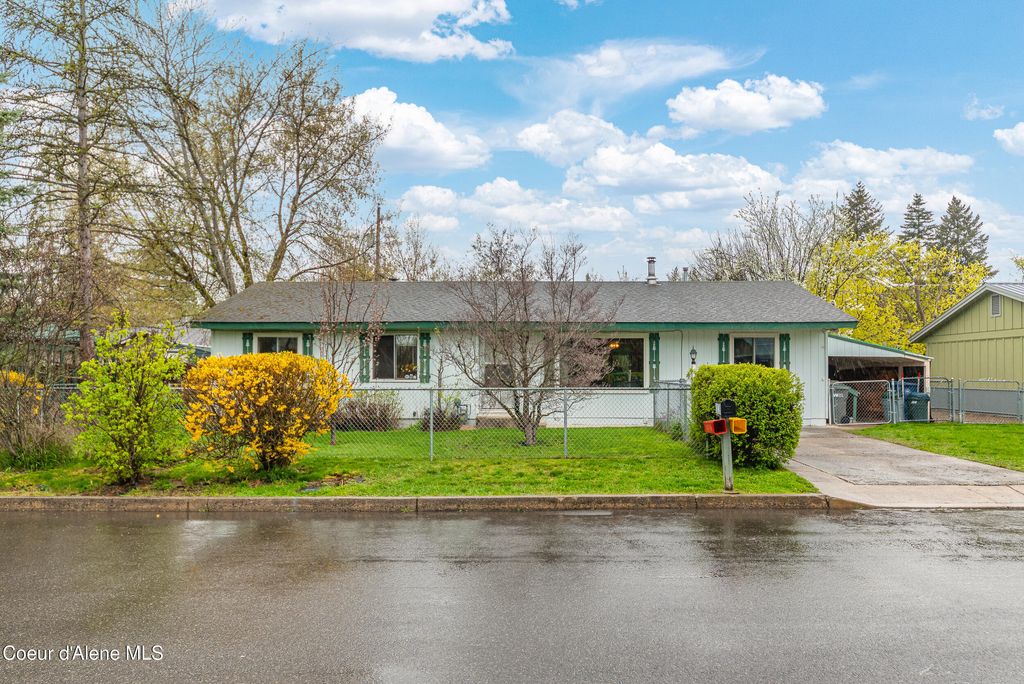 Photo of 921 Ruth, Sandpoint, ID 83864 (MLS # 26-4121)