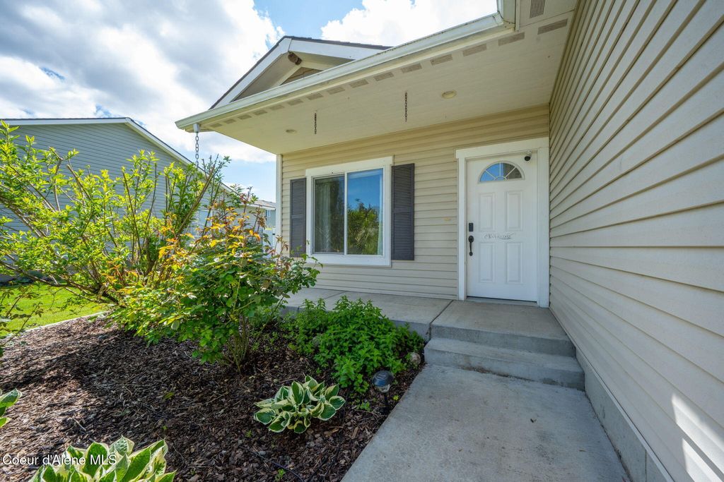 Photo of 2290 Knapp DR, Post Falls, ID 83854 (MLS # 26-5271)
