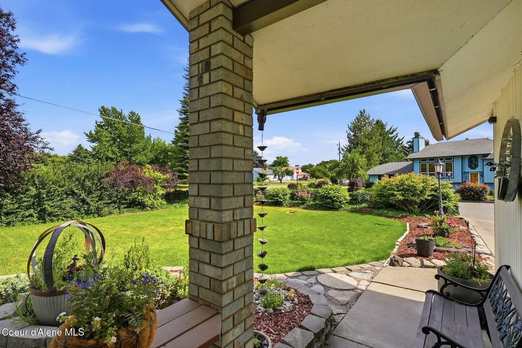Photo of 13823 Crown AVE, Spokane Valley, WA 99216 (MLS # 26-6652)