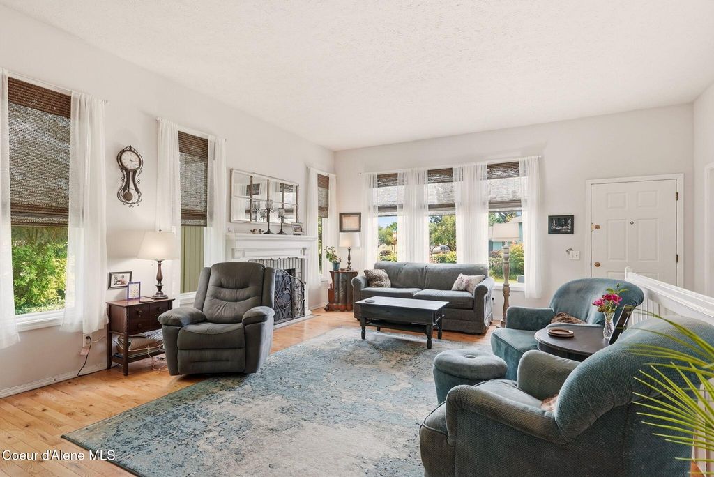 Photo of 13823 Crown AVE, Spokane Valley, WA 99216 (MLS # 26-6652)