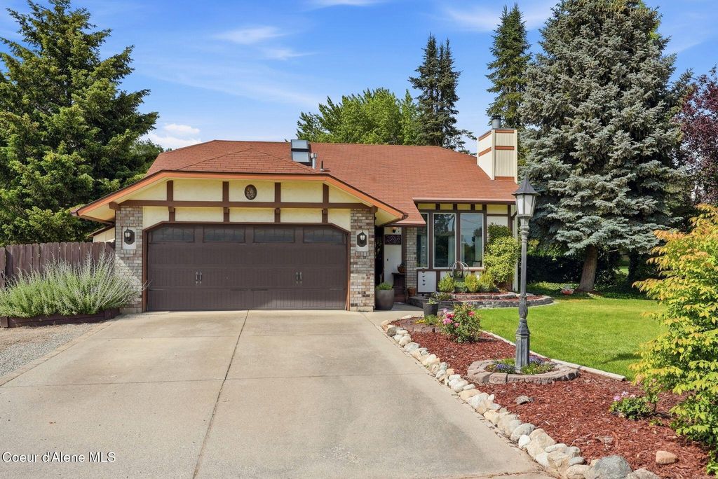 Photo of 13823 Crown AVE, Spokane Valley, WA 99216 (MLS # 26-6652)