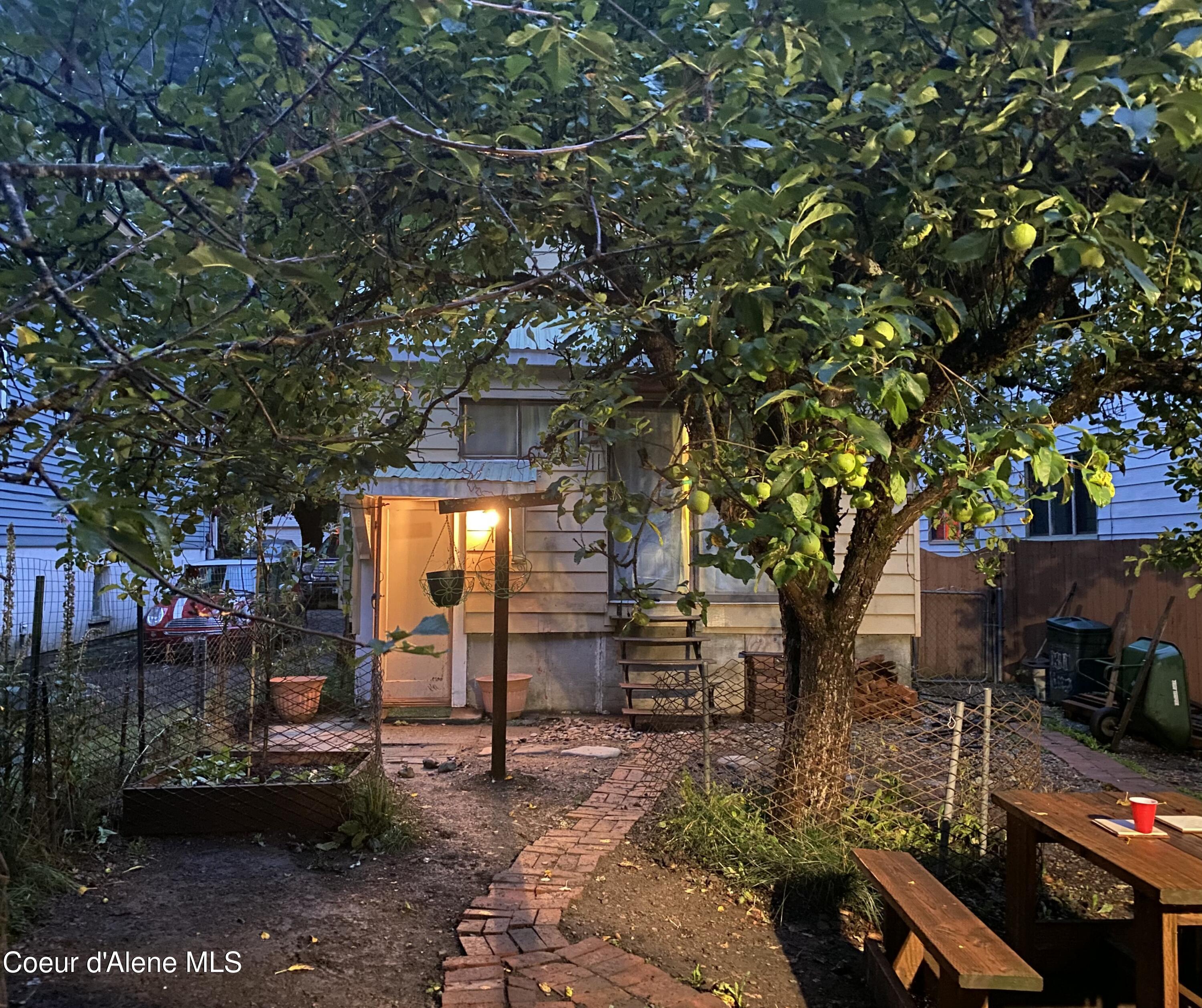 131 N King St, Wallace, Idaho image 32