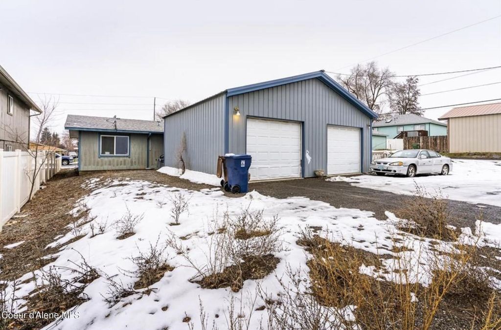 Photo of 3024 Hogan St, Spokane, WA 99207 (MLS # 26-3346)