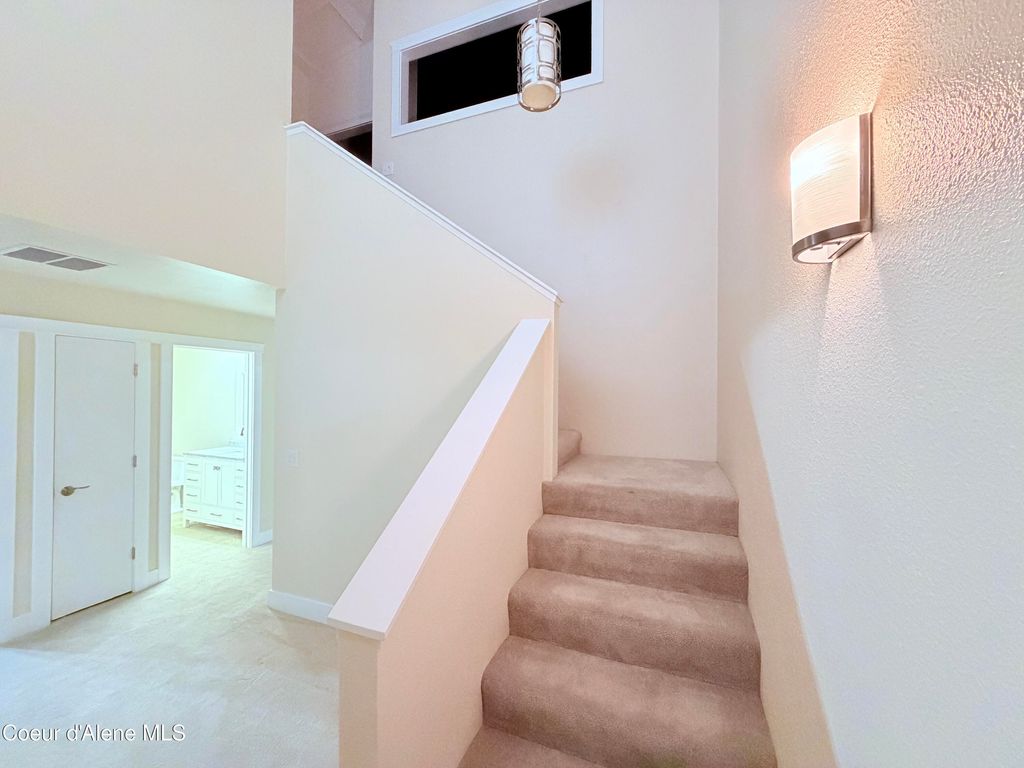 Photo of 10861 Canterbury Cv #APT 3, Hayden, ID 83835 (MLS # 26-3054)