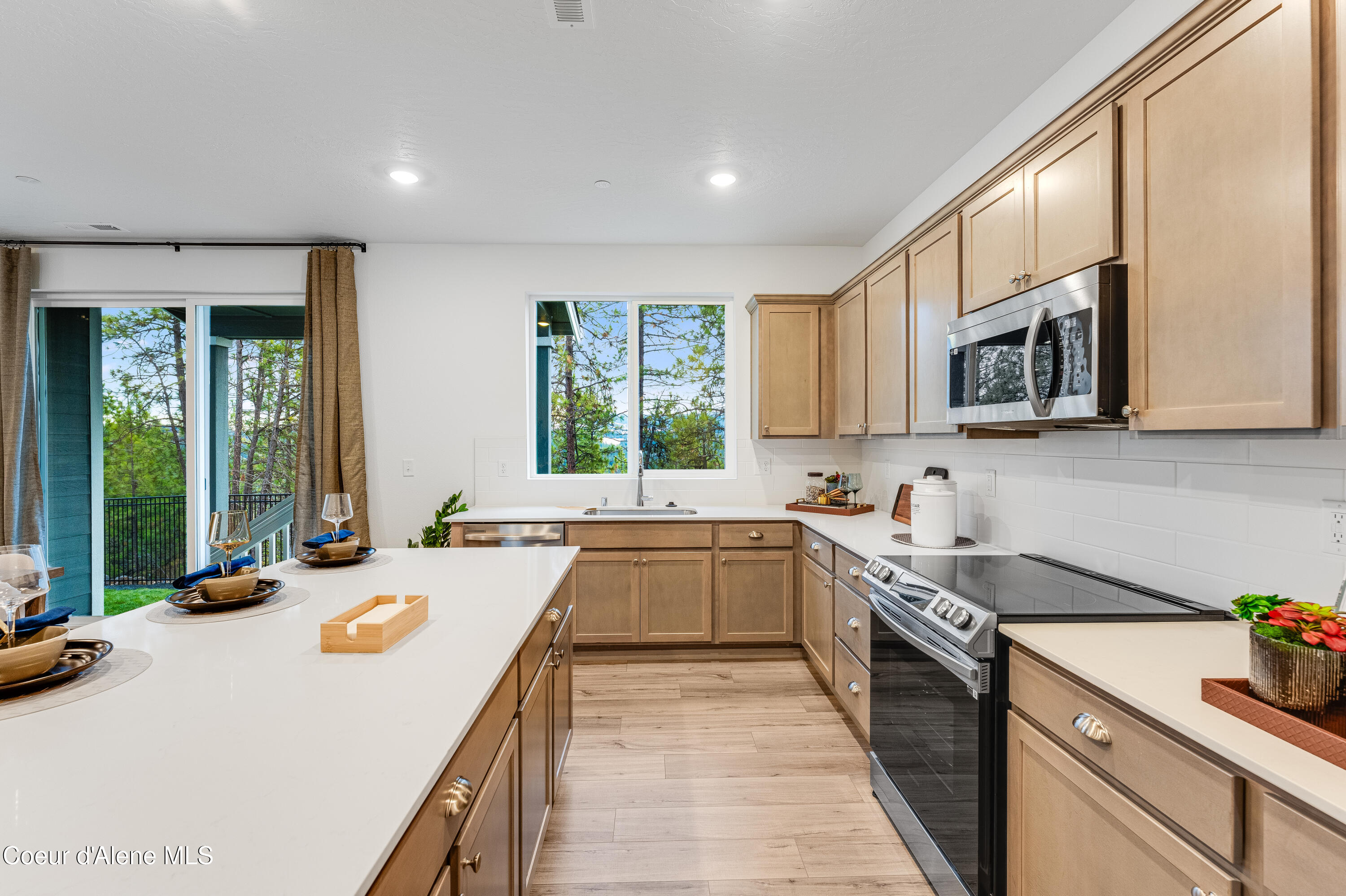 Hayden, Idaho 83835, United States, 3 Bedrooms Bedrooms, ,3 BathroomsBathrooms,Residential,Pending,18613