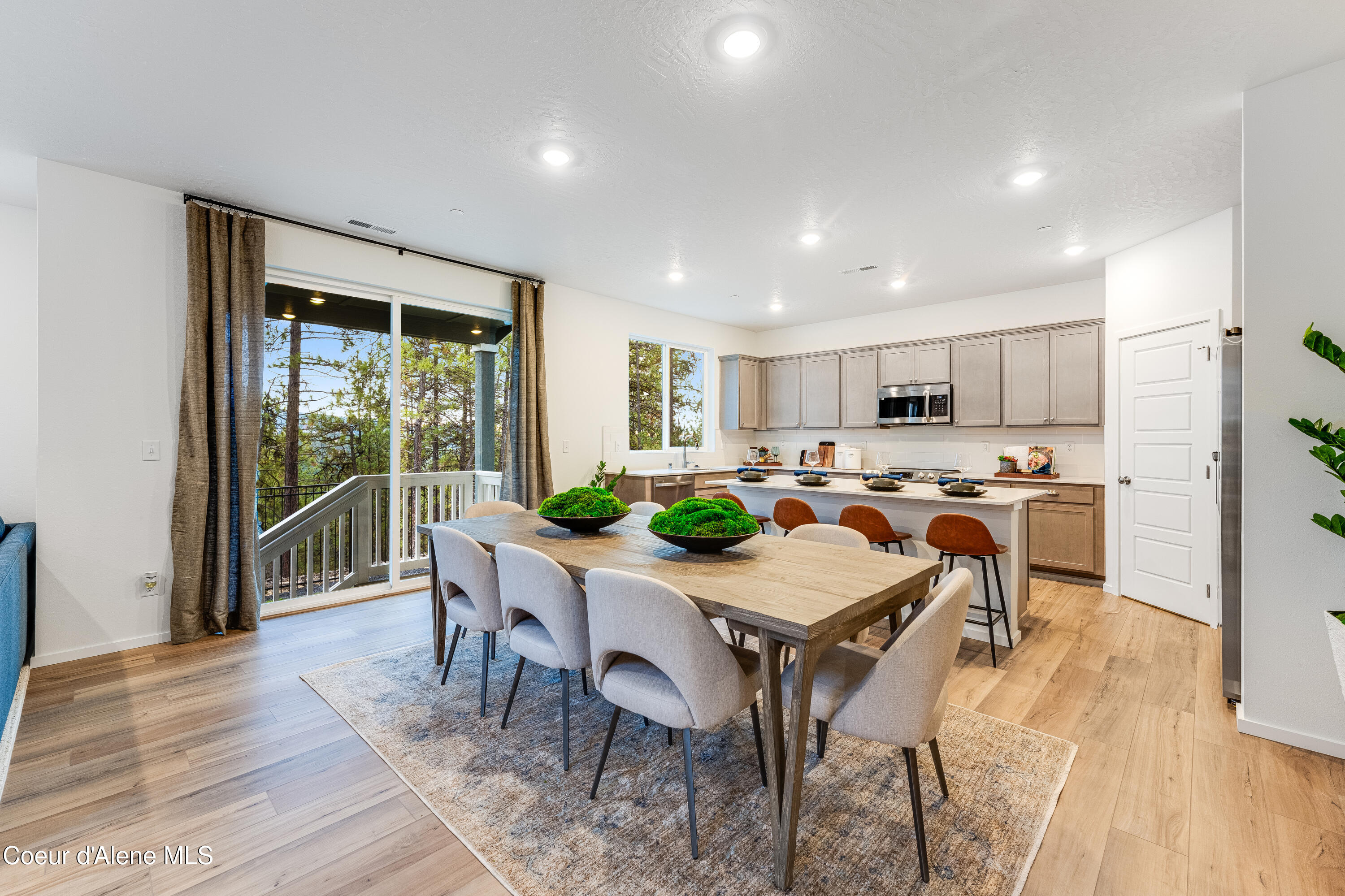 Hayden, Idaho 83835, United States, 3 Bedrooms Bedrooms, ,3 BathroomsBathrooms,Residential,Pending,18613