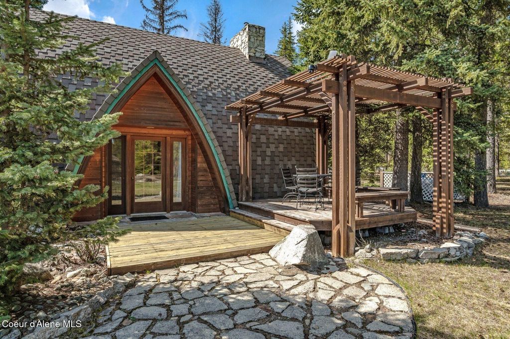 Photo of 762 Reeder Bay Rd, Nordman, ID 83848 (MLS # 25-4491)