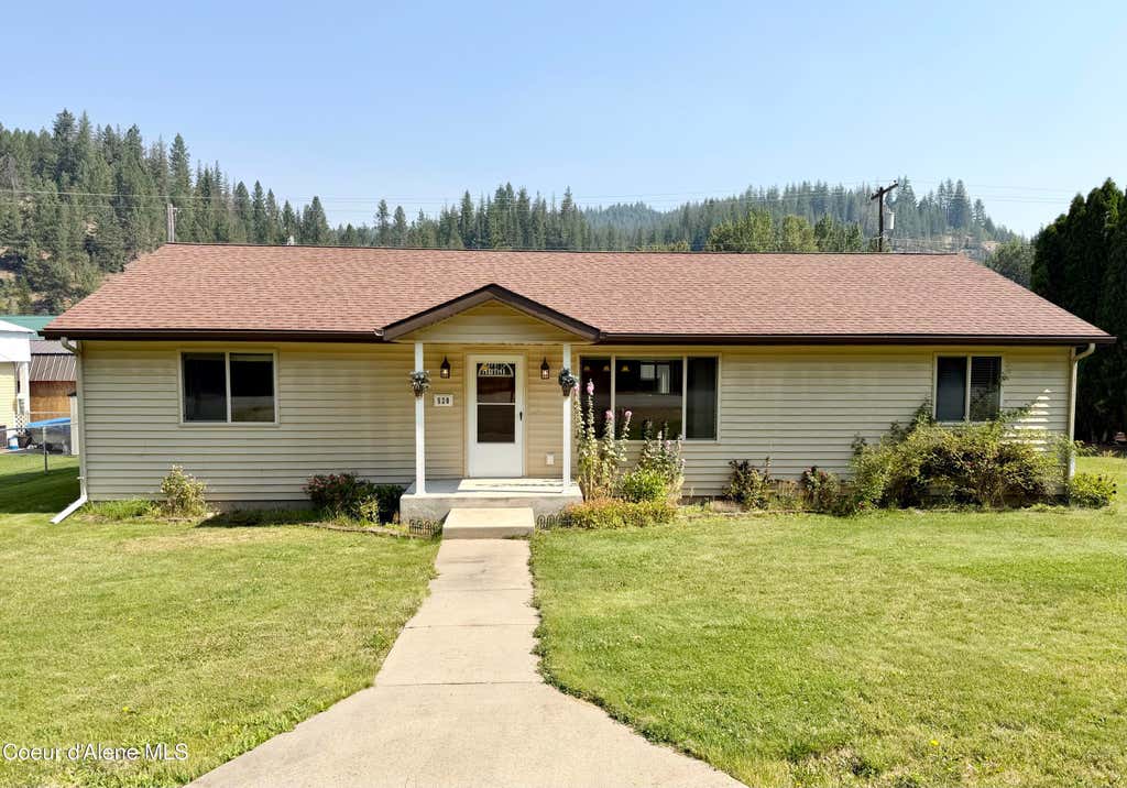 Photo of 520 Yellowstone AVE, Osburn, ID 83849 (MLS # 26-8130)