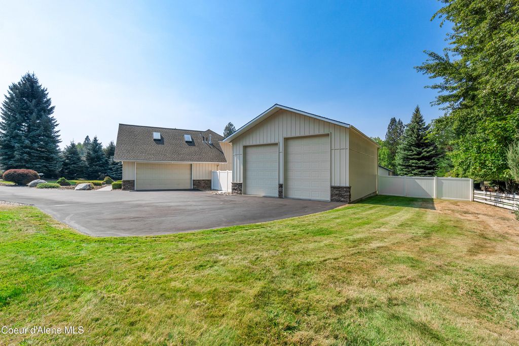 Photo of 11907 BLUE JAY Ct, Hayden, ID 83835 (MLS # 25-9186)