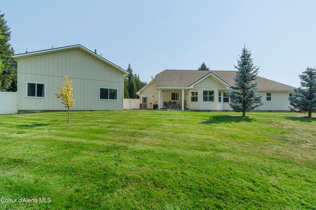 Photo of 11907 BLUE JAY Ct, Hayden, ID 83835 (MLS # 25-9186)