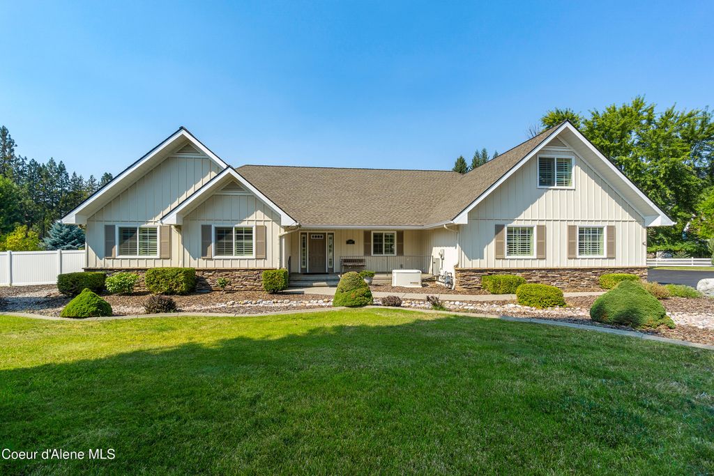 Photo of 11907 BLUE JAY Ct, Hayden, ID 83835 (MLS # 25-9186)