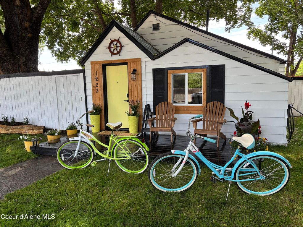 Photo of 1223 1st, Coeur dAlene, ID 83814 (MLS # 25-11361)