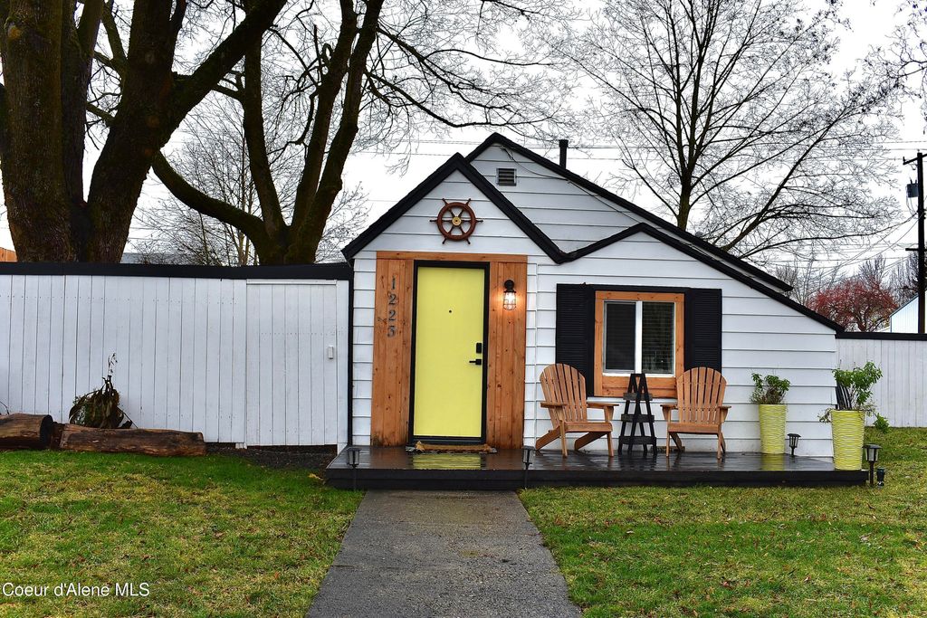 Photo of 1223 1st, Coeur dAlene, ID 83814 (MLS # 25-11361)