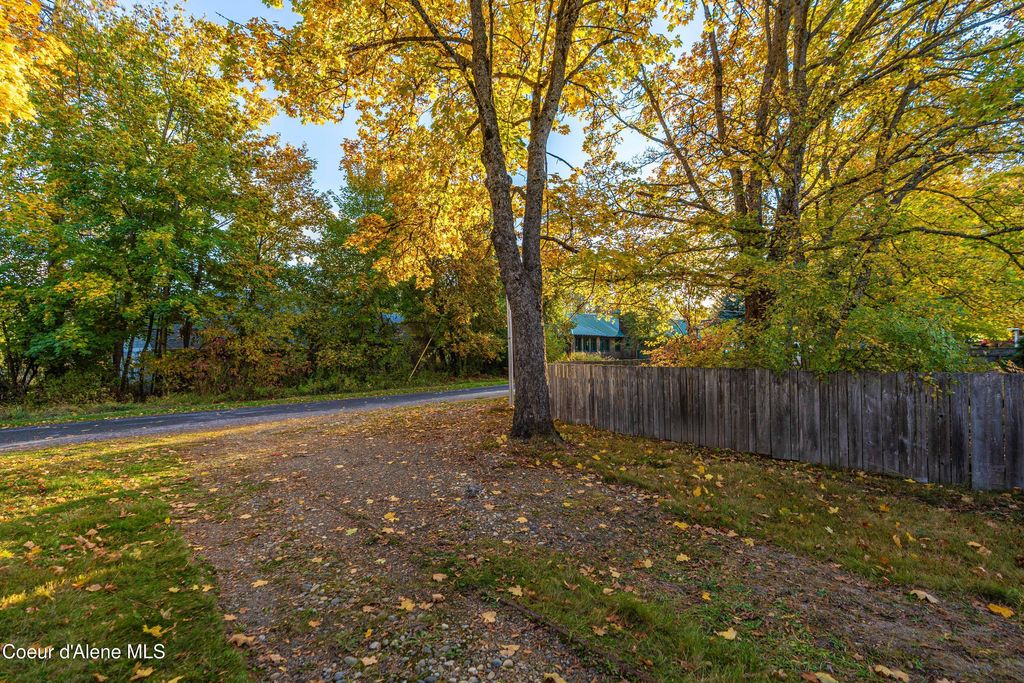 Photo of 306 Washington St, Dover, ID 83825 (MLS # 25-10444)