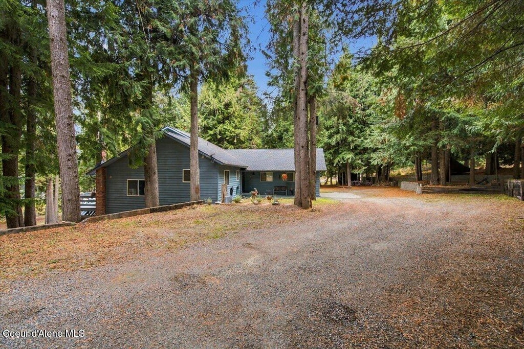 Photo of 320 Sunny Shores Shores, Sagle, ID 83860 (MLS # 26-10392)