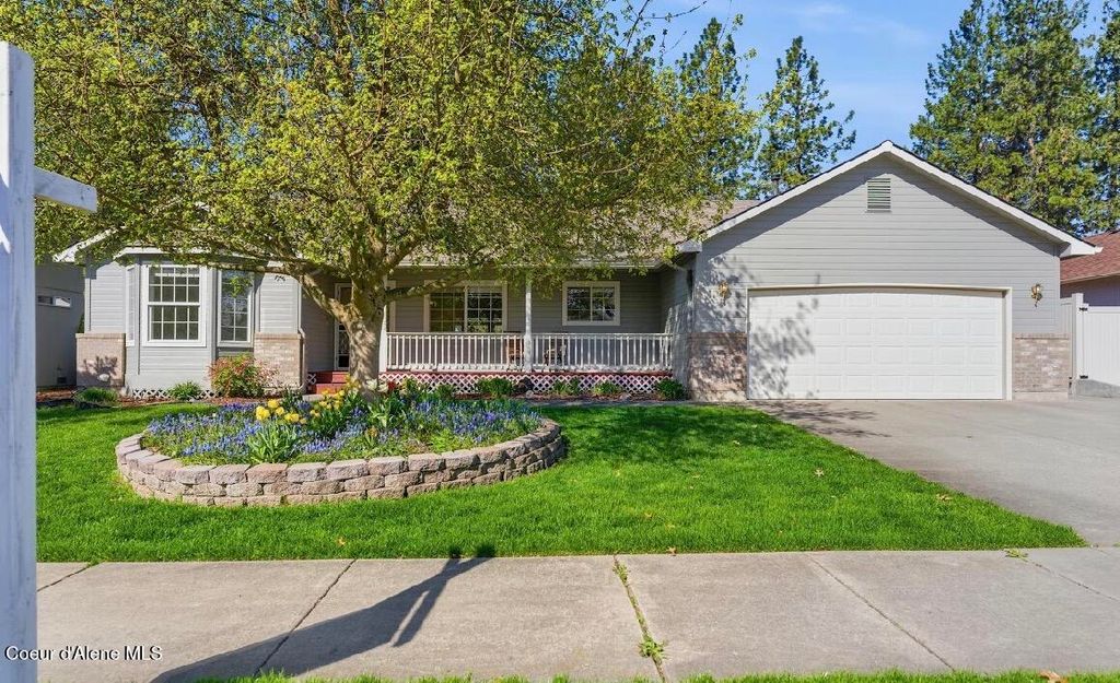 Photo of 2471 HENRY St, Post Falls, ID 83854 (MLS # 26-3909)