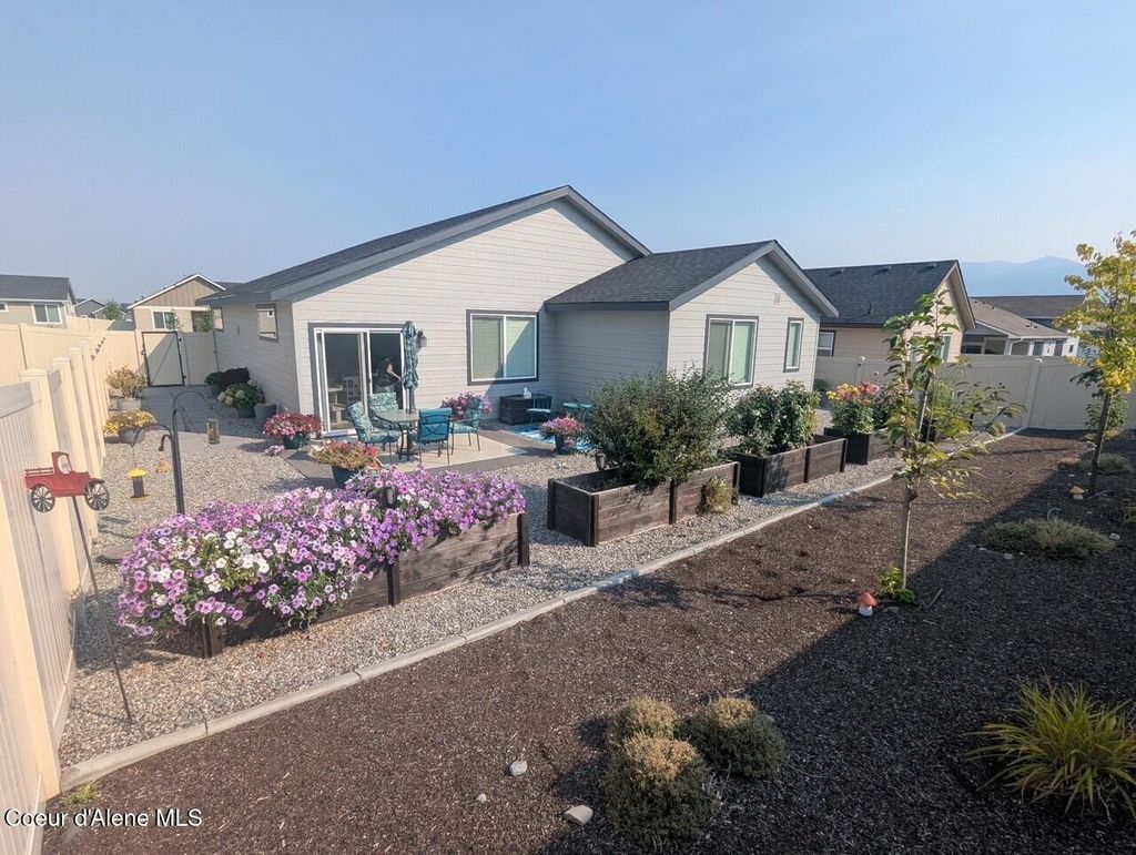 Photo of 193 Inkwood St, Post Falls, ID 83854 (MLS # 26-2615)