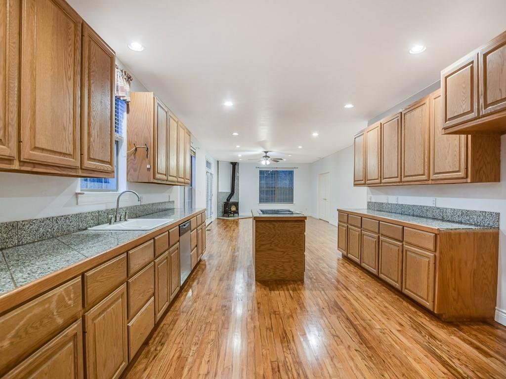 Bastrop, Texas 78602, United States, 5 Bedrooms Bedrooms, ,3 BathroomsBathrooms,Residential,Active,19739