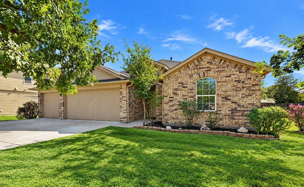 Photo of 220 James Adkins DR, Kyle, TX 78640 (MLS # 1409743)