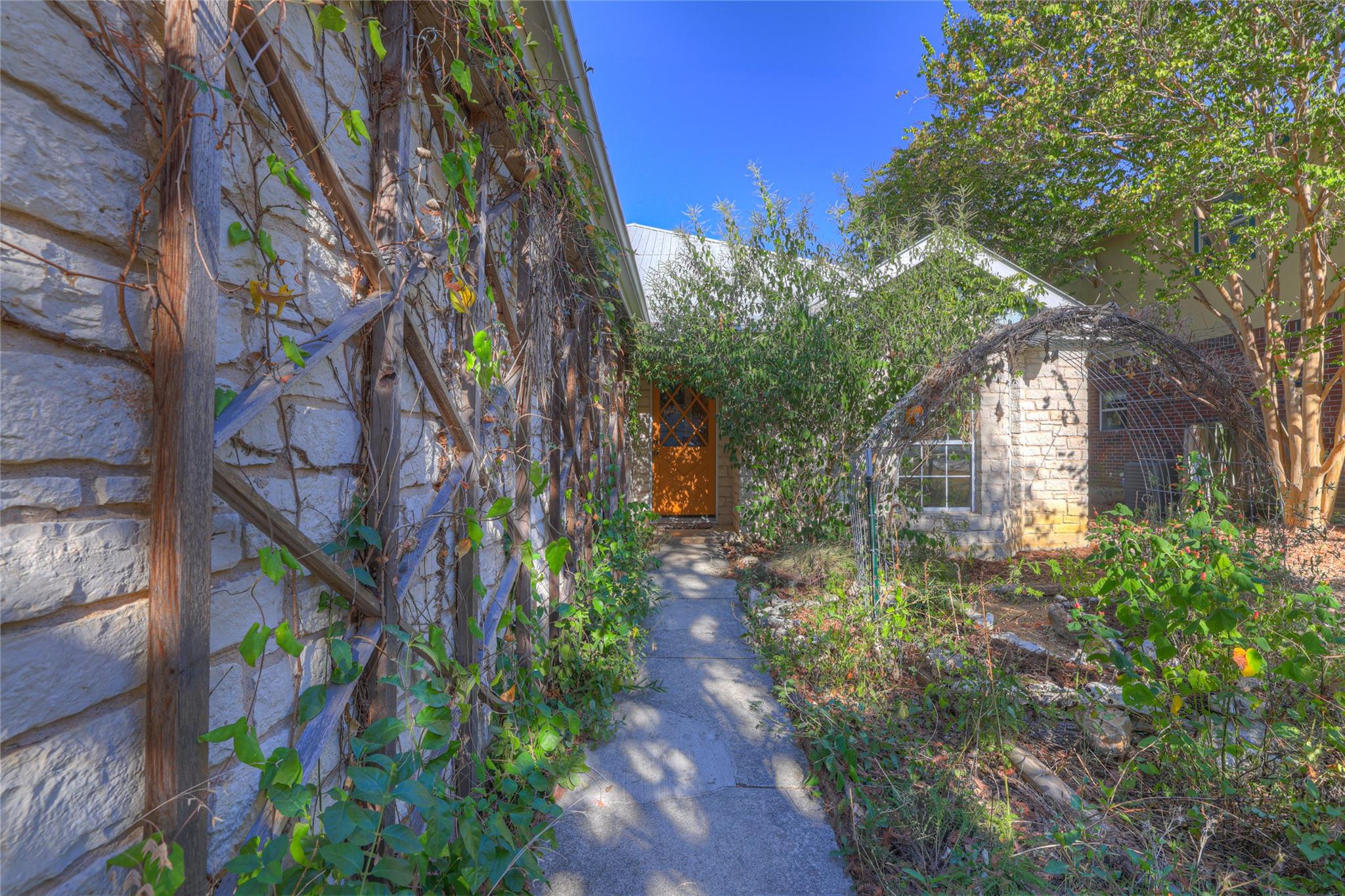 1724 Ramona CIR
