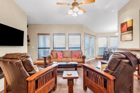 Photo of 1406 Windsor RD #305, Austin, TX 78703 (MLS # 7300115)