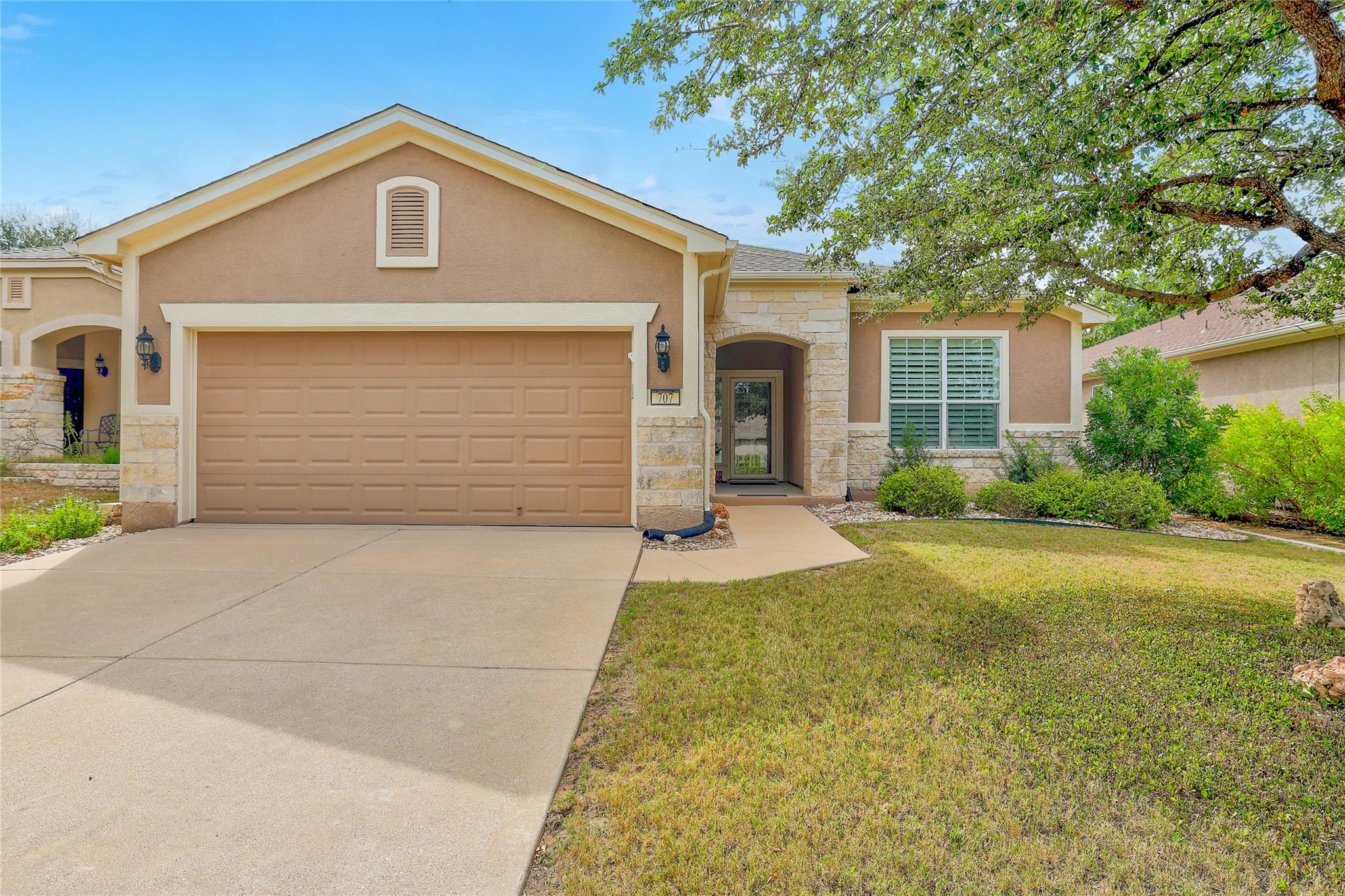 707 Apache Mountain LN