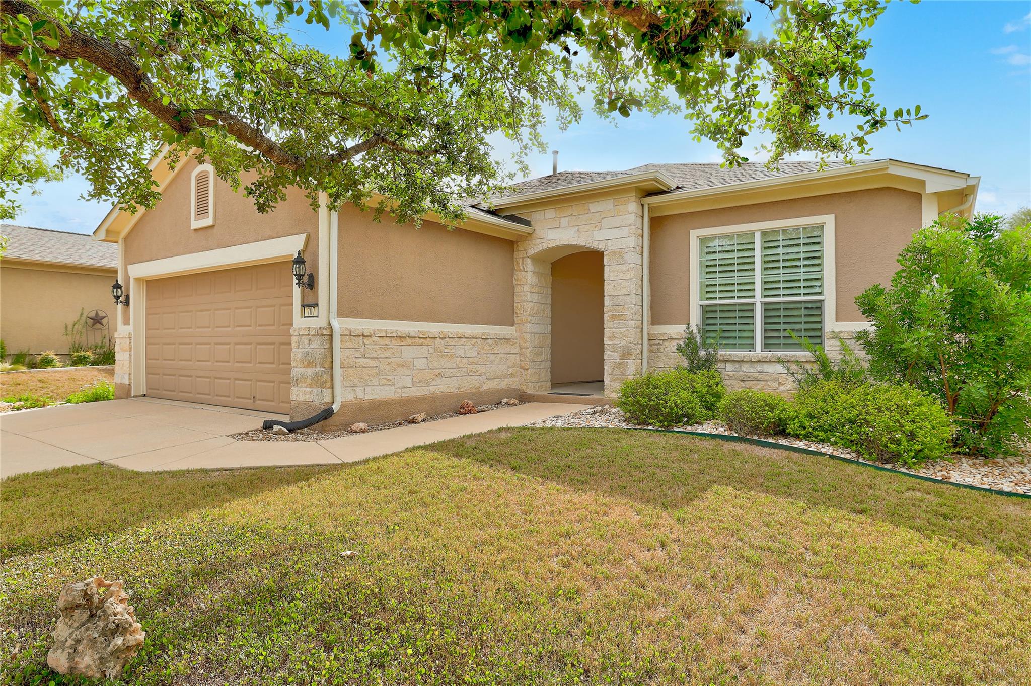 707 Apache Mountain LN