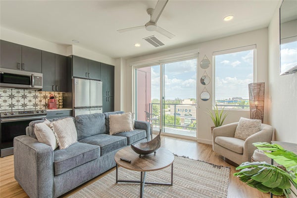 2165 GABRIELS PL APT 1306, NEW BRAUNFELS, TX 78130 - Image 009ecb17c1ce5fee4e5301160688ecc0/1323650958
