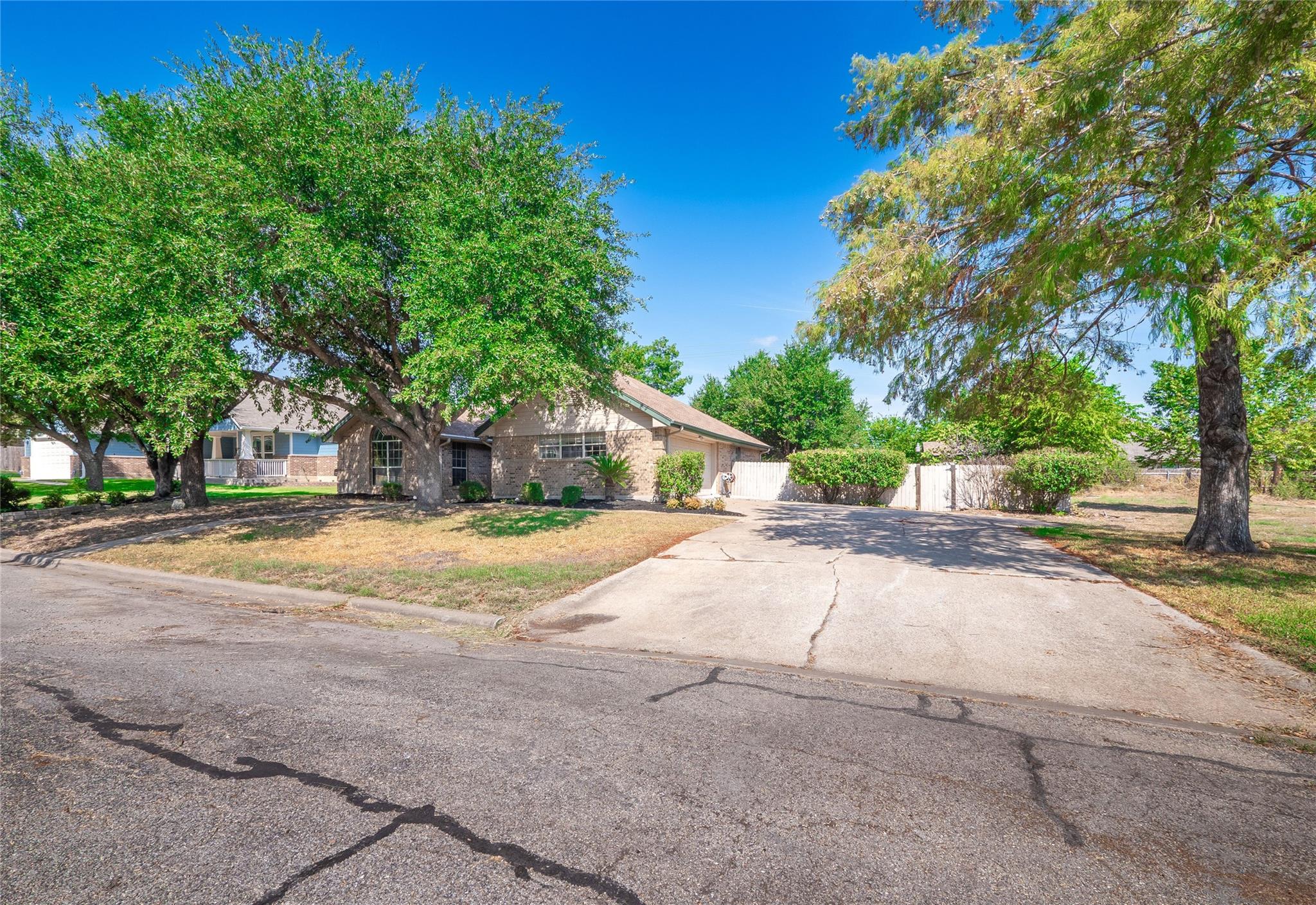 1710 Oaklawn DR