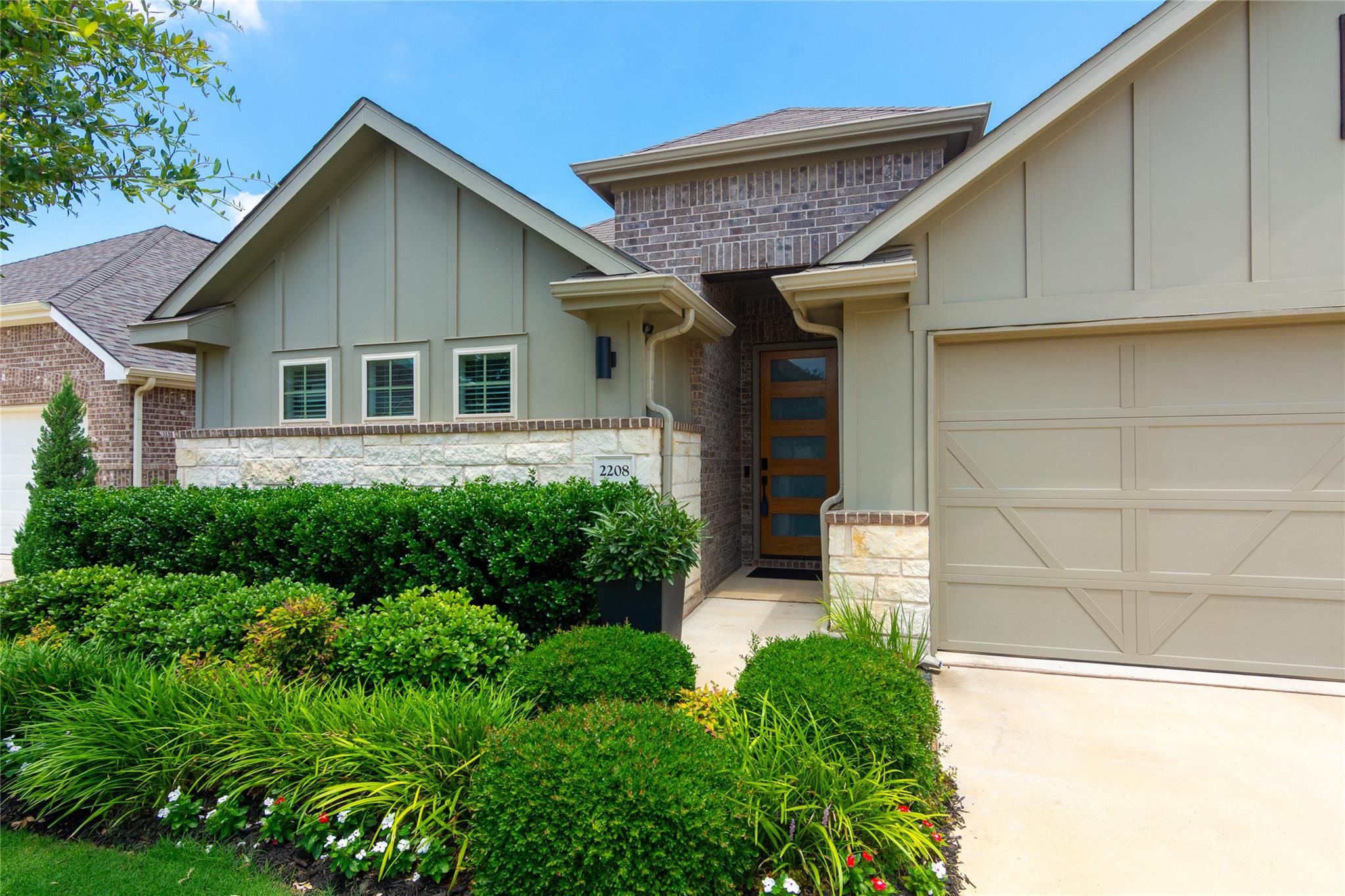 2208 McClendon TRL