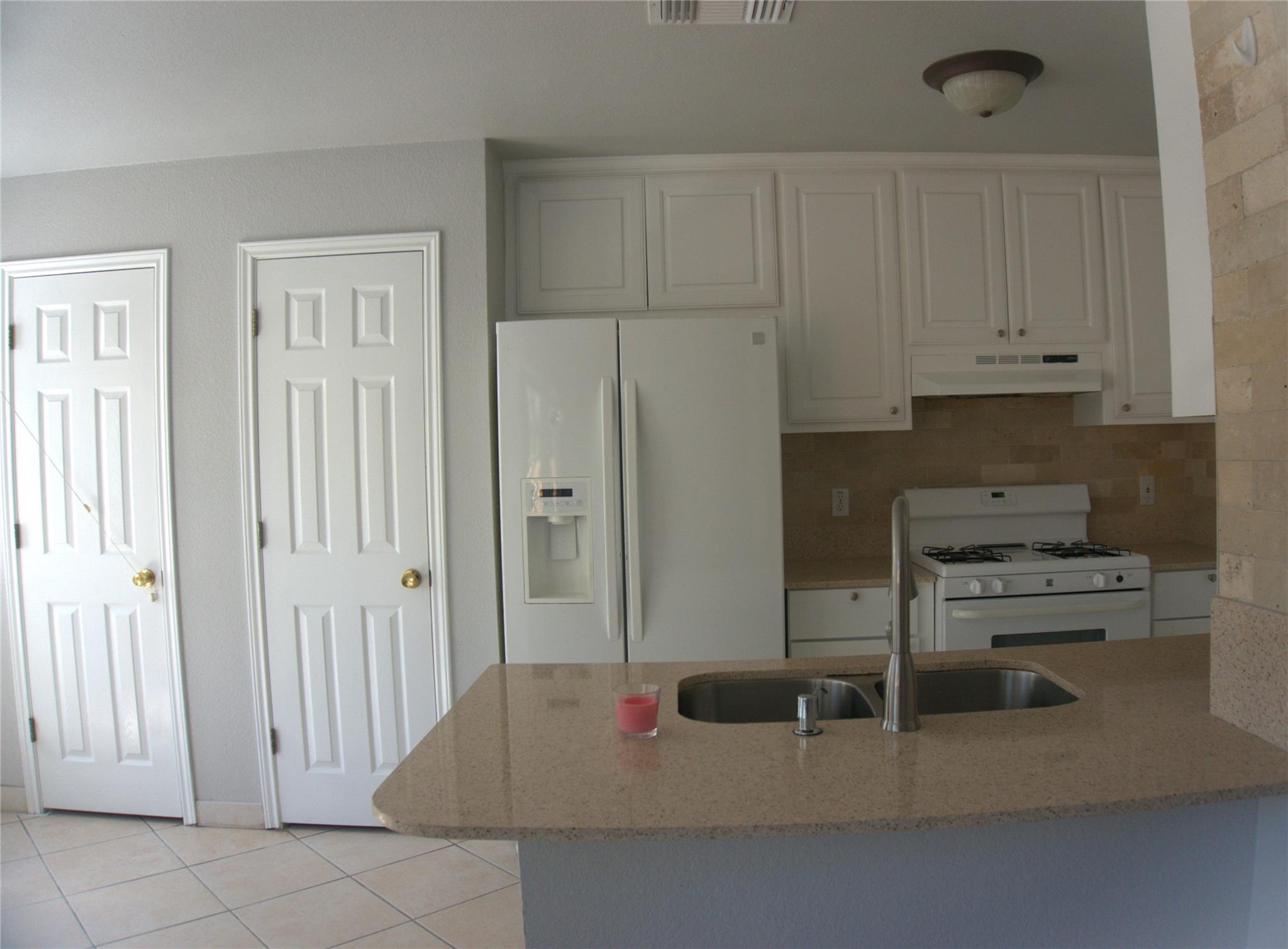 1512 Parkfield CIR